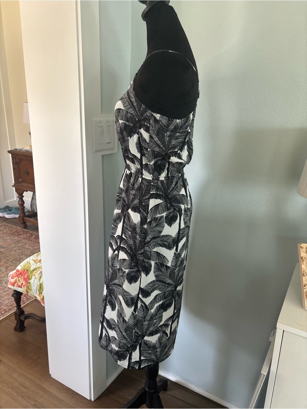 Black & White Palm-Print Spaghetti Strap Dress size 4 - Picture 4 of 6